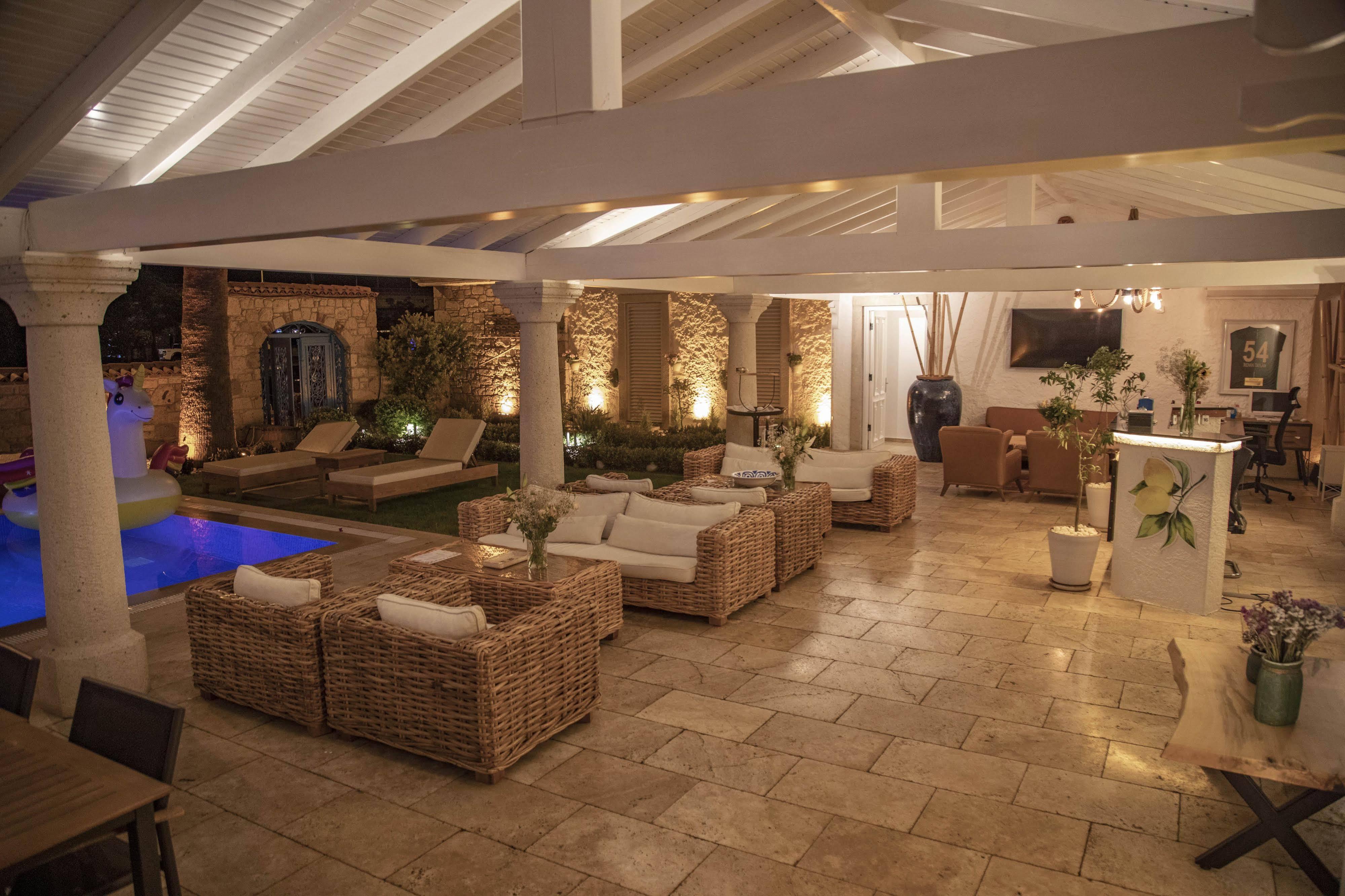 Alacati Limonaia Hotel ภายนอก รูปภาพ