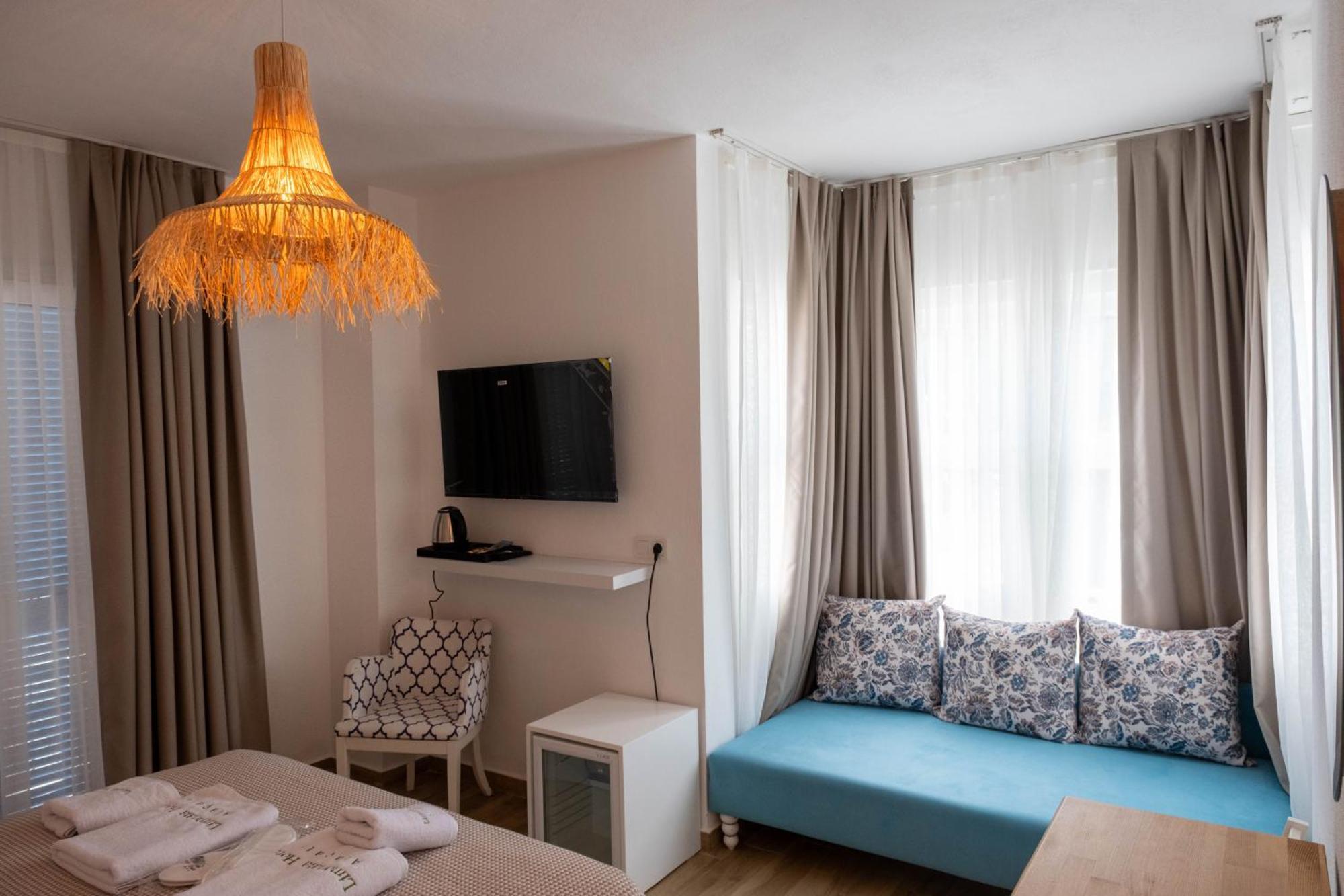 Alacati Limonaia Hotel ภายนอก รูปภาพ
