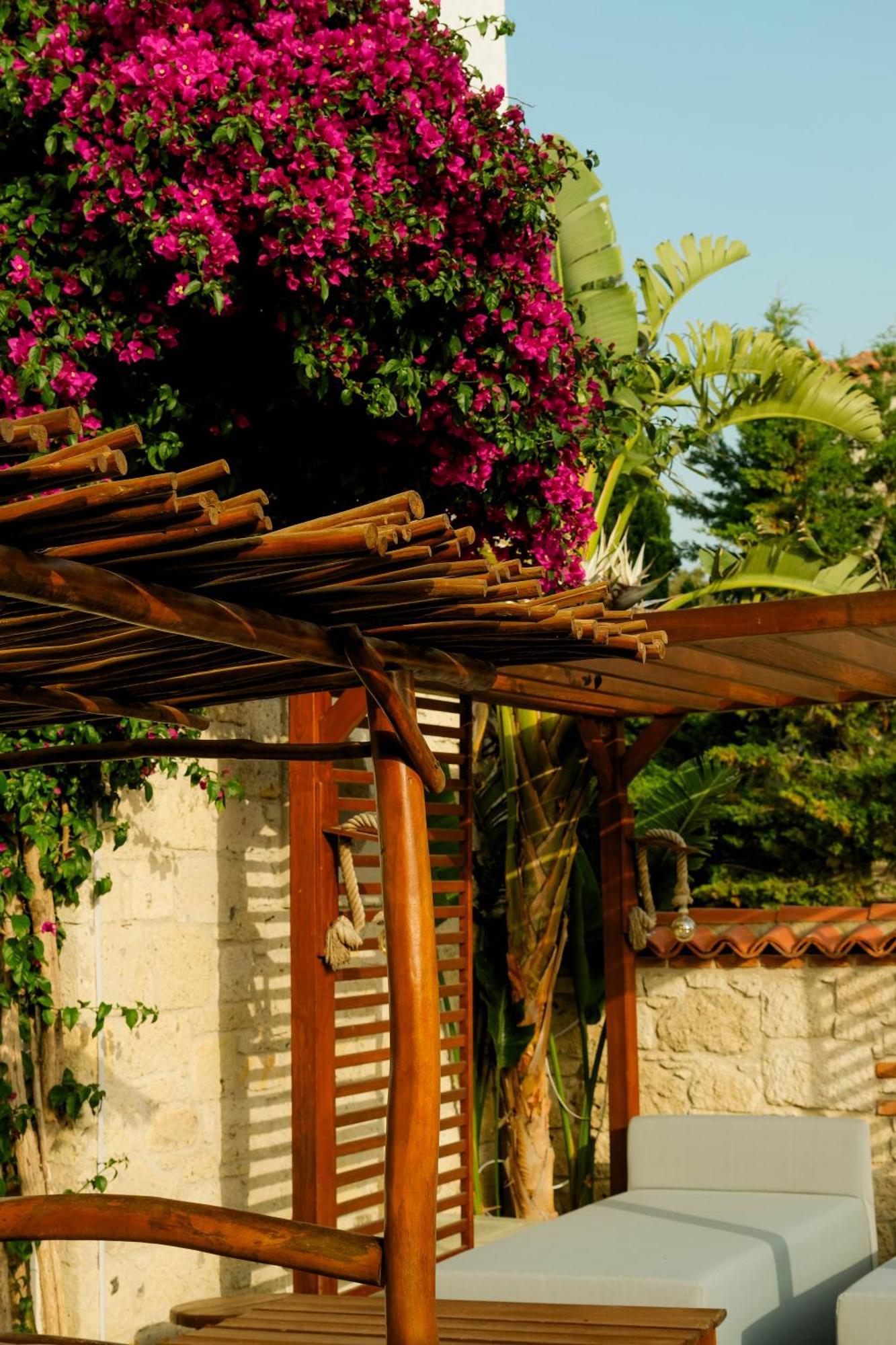 Alacati Limonaia Hotel ภายนอก รูปภาพ