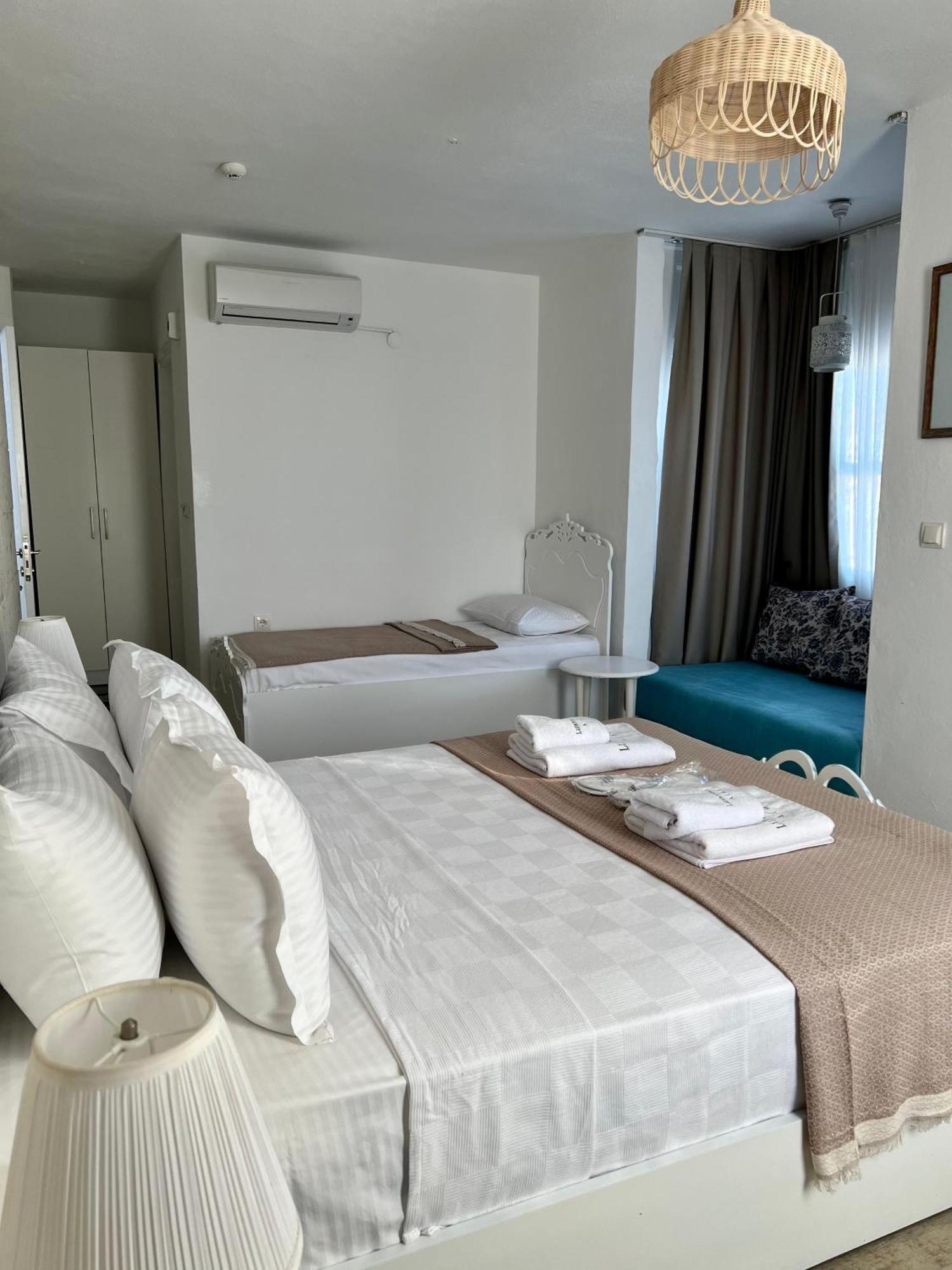 Alacati Limonaia Hotel ภายนอก รูปภาพ