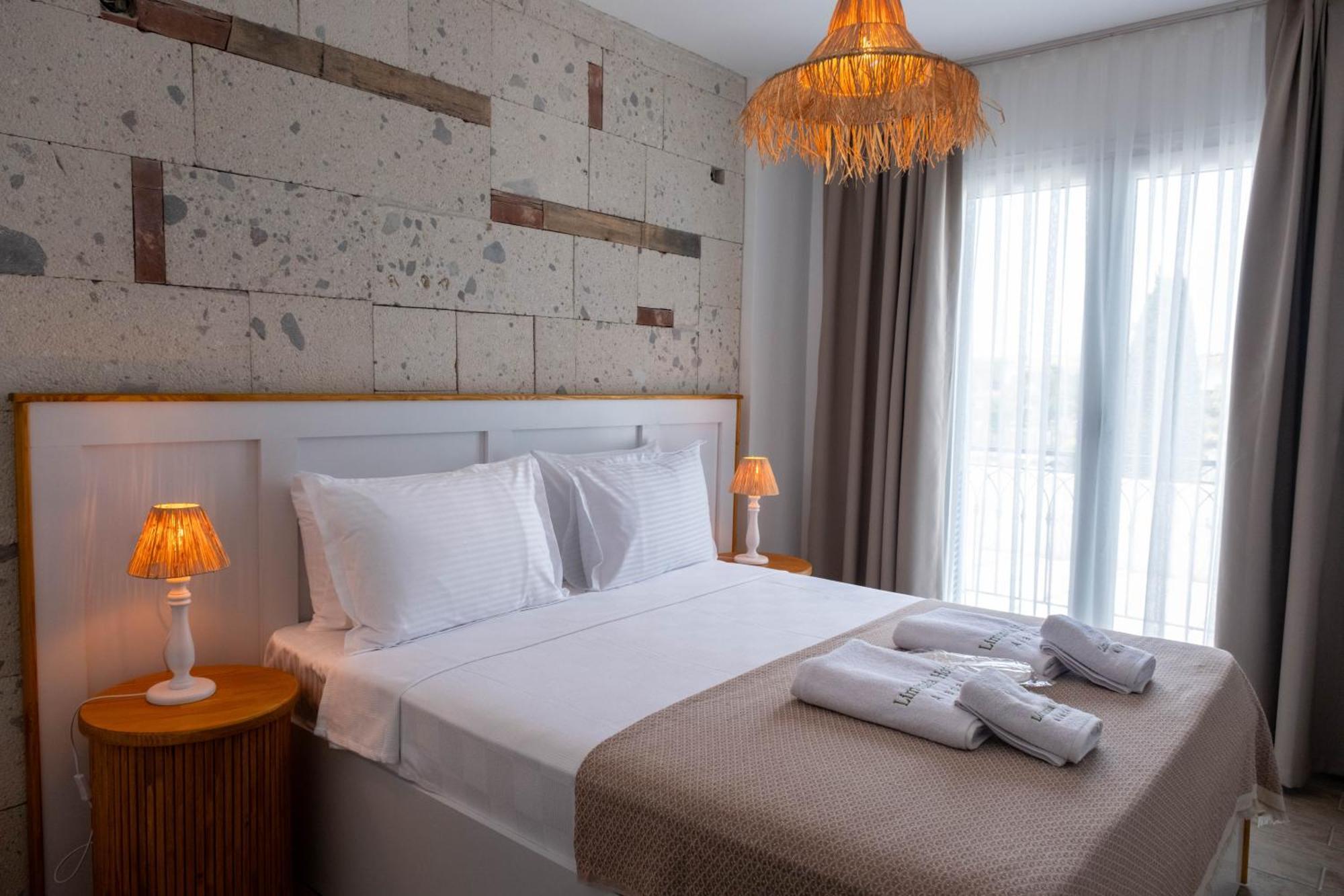 Alacati Limonaia Hotel ภายนอก รูปภาพ